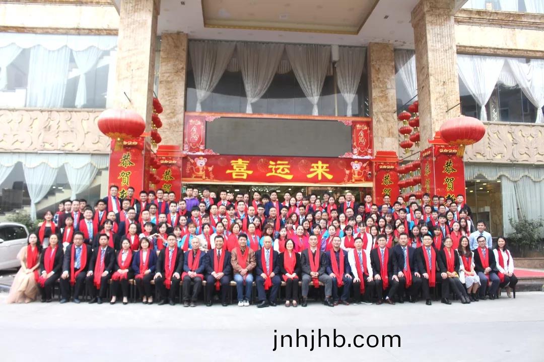 藍勃(bo)生(sheng)物(wu)2019年度錶彰(zhang)暨2020新(xin)年糰(tuan)拜(bai)會(hui)隆(long)重(zhong)擧行